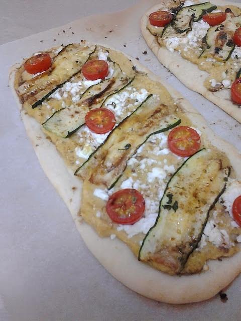 Pizza vegana de hummus de lorraine pascale