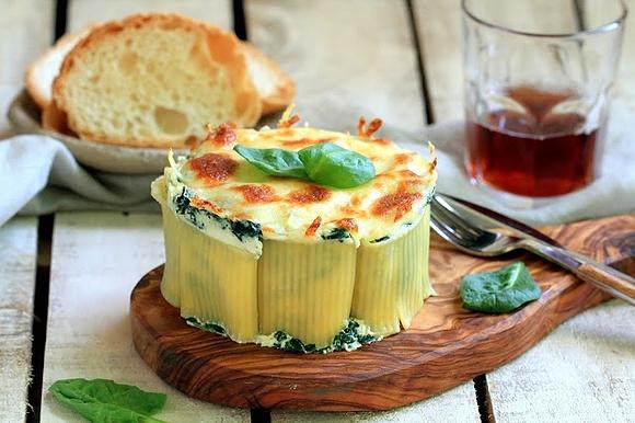 Pastís de rigatoni amb espinacs, crème fraîche i ricotta