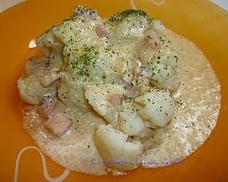 Coliflor con pernil en salsa de yogur