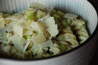 Fusilli al pesto di sedano e noci