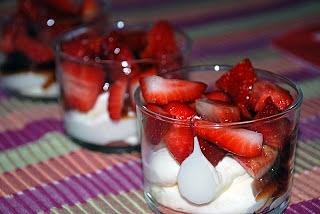 Maduixes amb xarop balsàmic i crema de mascarpone