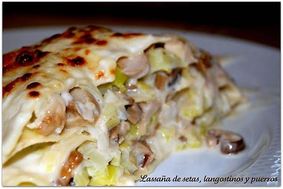 Lasaña de setas, langostinos y puerros
