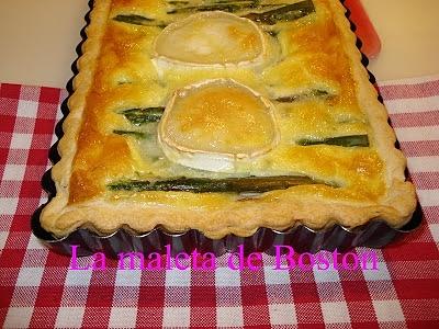 Hojaldre de espárragos bacon y queso de cabra