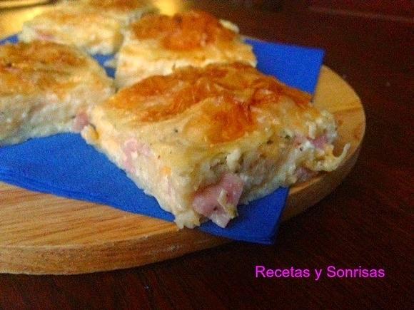 Costrada griega de jamón y queso