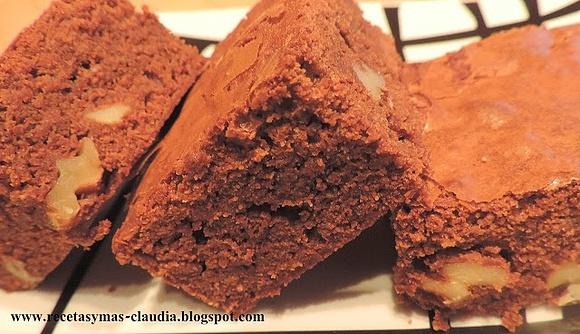 Brownies con salsa de frambuesas