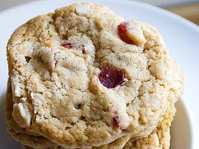 Galletas con chocolate blanco, fresas y nueces de macadamia