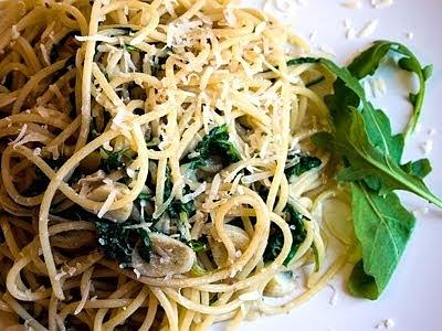 Pasta con rúcula y anchoas
