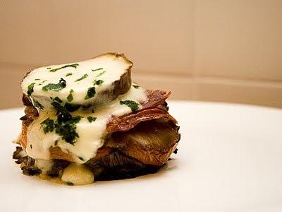 Berenjena con setas tomate y jamón