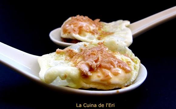 Cullera amb ou de guatlla, foie i ceba caramel·litzada