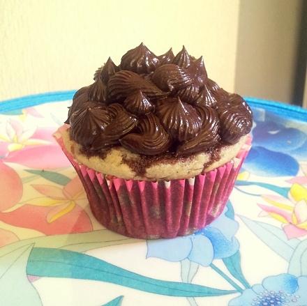 Black Bottom Cupcakes con frosting de chocolate