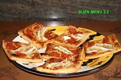 Hojaldres con tomates cóctel y queso brie
