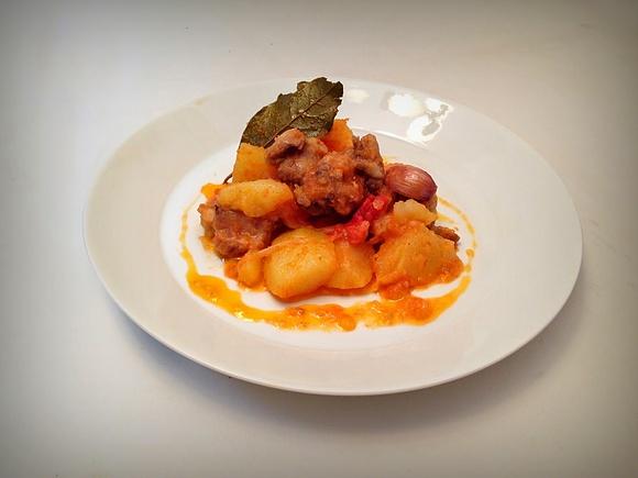 Estofado de patatas con costilla de cerdo