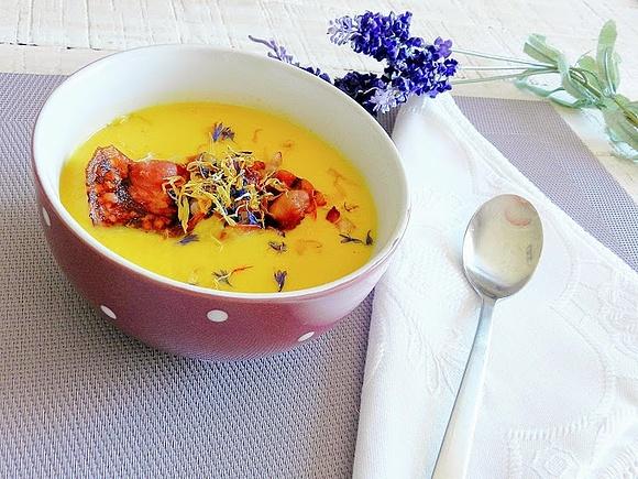 Sopa de coliflor y queso cheddar