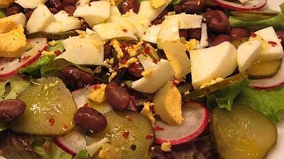 Salada de Feijão Vermelho e Ovo Cozido