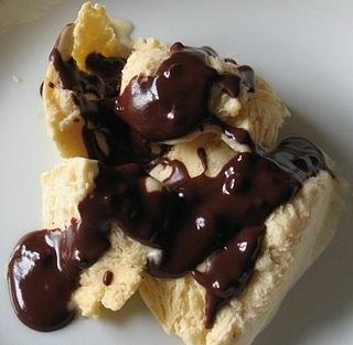 Biscuit de avellanas con chocolate amargo