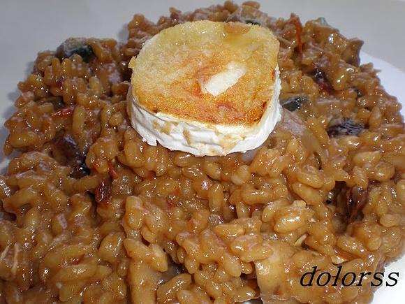 Risotto de tomates secos, champiñones y queso de cabra