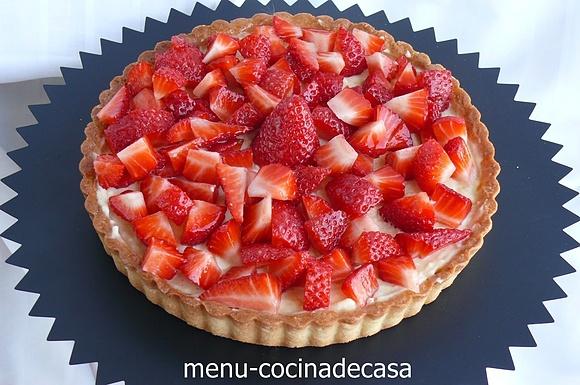 Tarta de crema pastelera y fresas