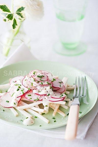 Ensalada crujiente de rábano y raíz de apio