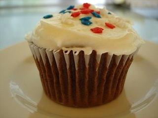 Magdalenas de crema agria con chocolate y glaseado de mantequilla