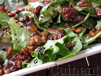 Ensalada de frutos secos y reducción de módena