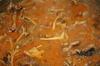 Fricandó amb camagrocs i trompetes de la mort