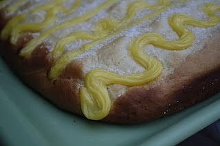 Coca dulce con crema