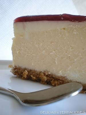 Tarta de queso con crema doble y glaseado de cereza ácida