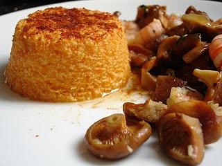 Flam de carbassa amb saltat de bolets i gambes