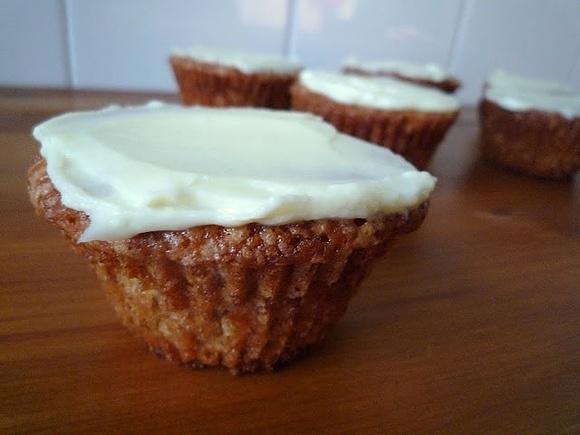 Magdalenes de plátano con cobertura de queso
