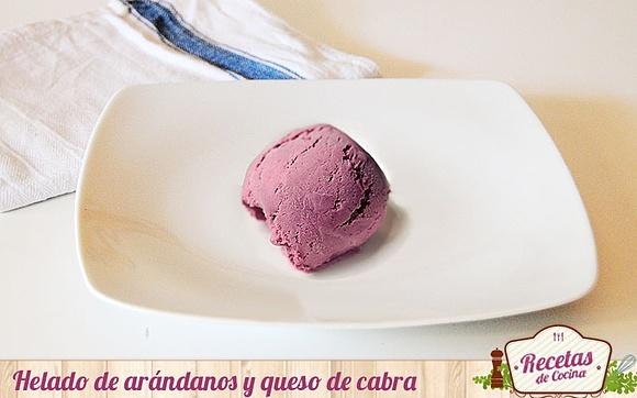 Helado de arándanos y queso de cabra