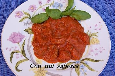 Carne con tomate