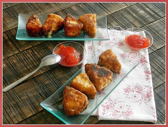 Bocaditos de camembert empanado con mermelada de tomate