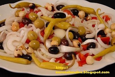 Amanida d'estiu amb avellanes