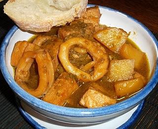 Cazuelita de atún y calamares