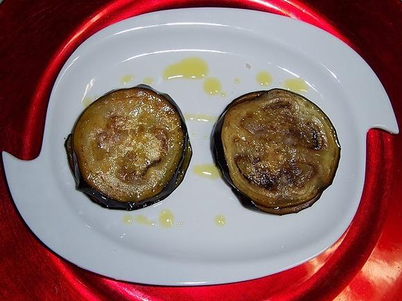 Montadito de berenjena con morcilla de burgos