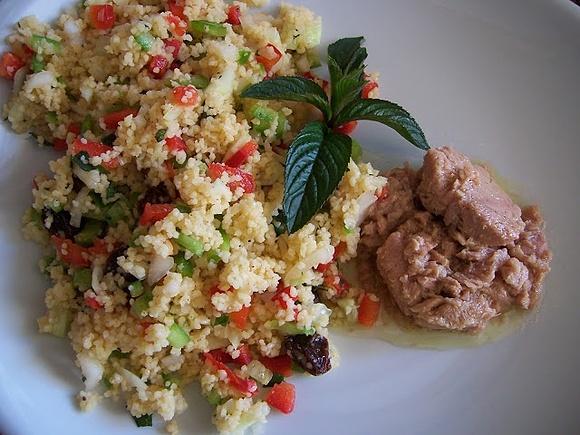 Ensalada de couscous con atún calvo