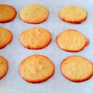 Galletas de almendras y ralladura de mandarina