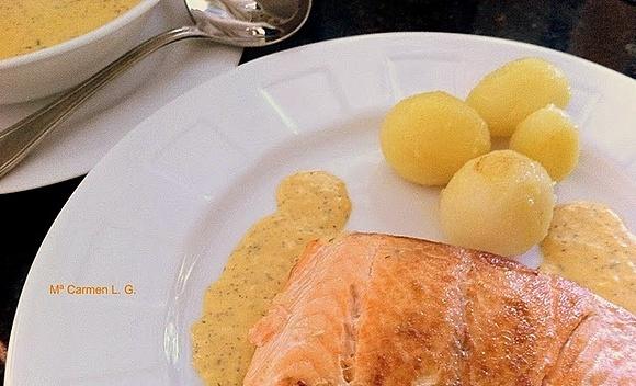 Salmón con salsa de eneldo