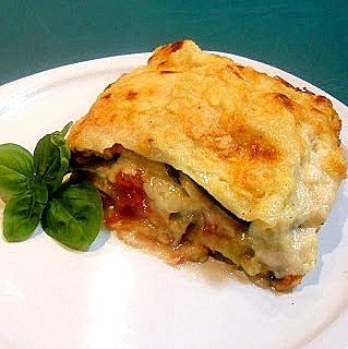 Lasaña estival de berenjenas, muzzarella, parmesano y albahaca