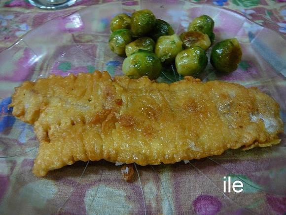 Pescado frito en harina de garbanzos y especias