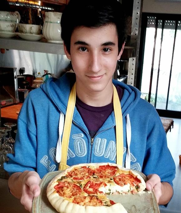 Tarta de tomates rostizados albahaca y tres quesos