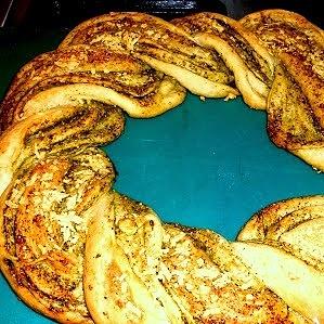 Rosca de pesto de albahaca