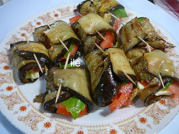 Rolls de berenjenas a la caprese