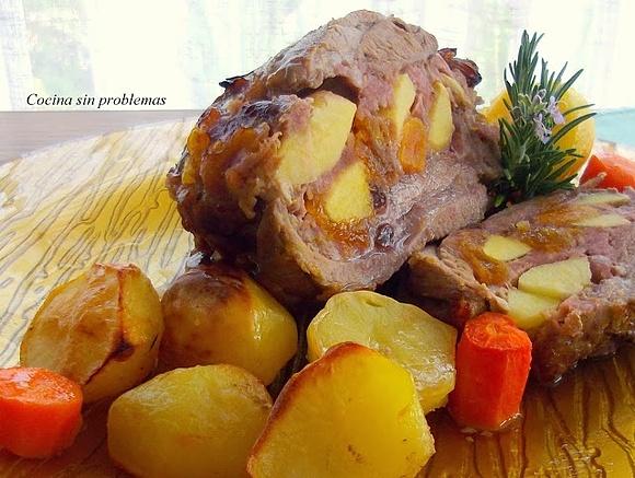 Pierna de cordero rellena de pasas y manzana