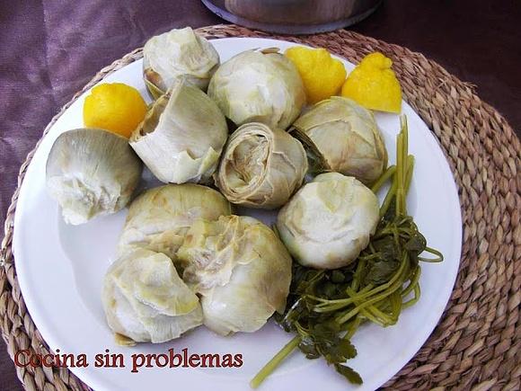 Técnica de blanqueado y ablandamiento de alcachofas