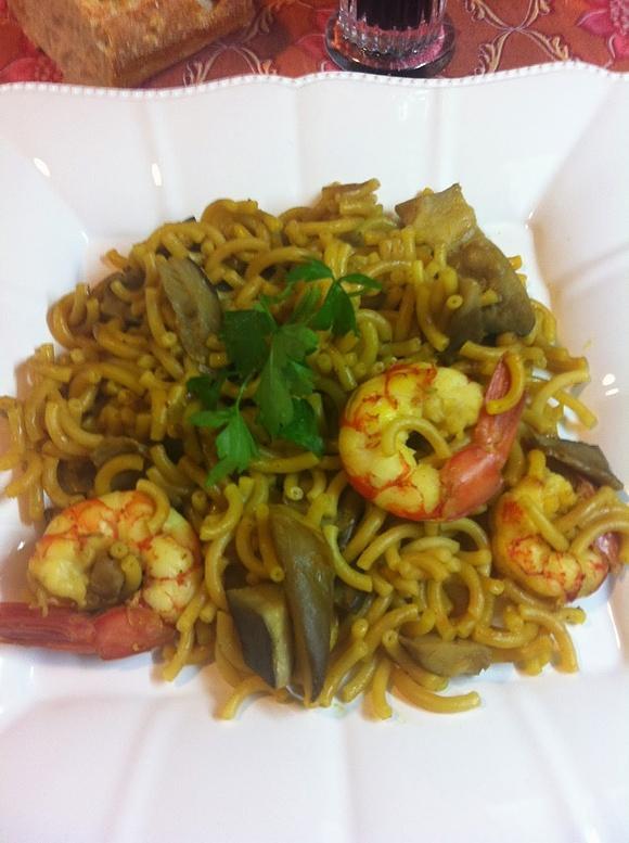 Fideuá con setas y gambas