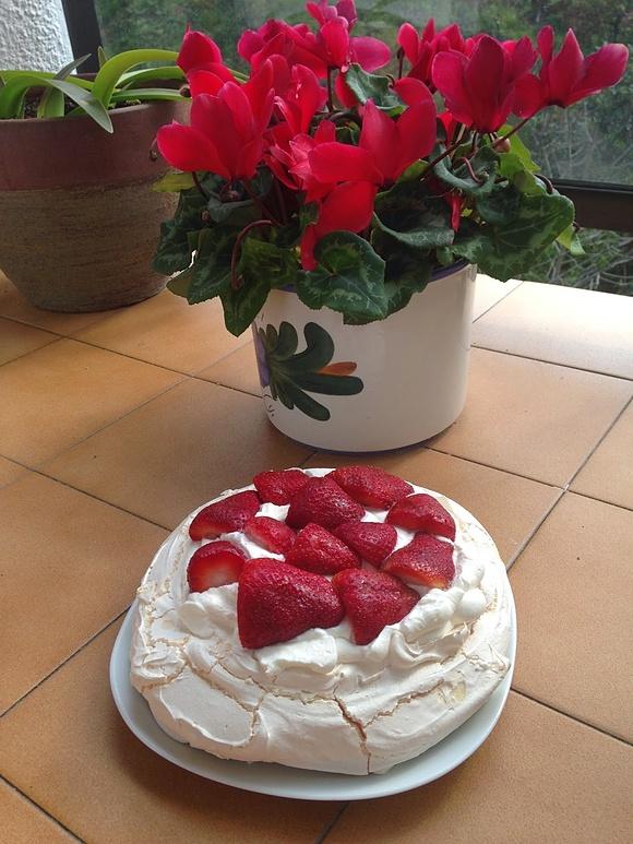 Pavlova de fresas con nata