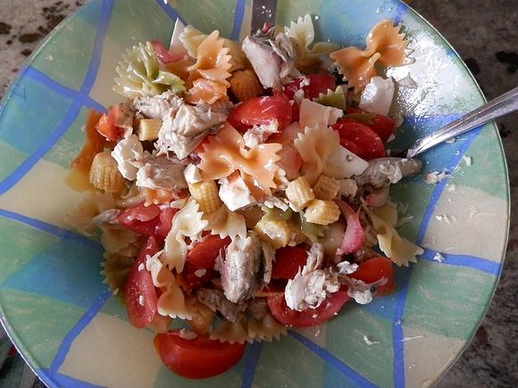 Ensalada de pasta y caballa escabechada