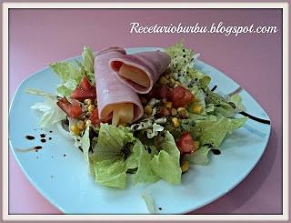 Rulos de jamón en ensalada