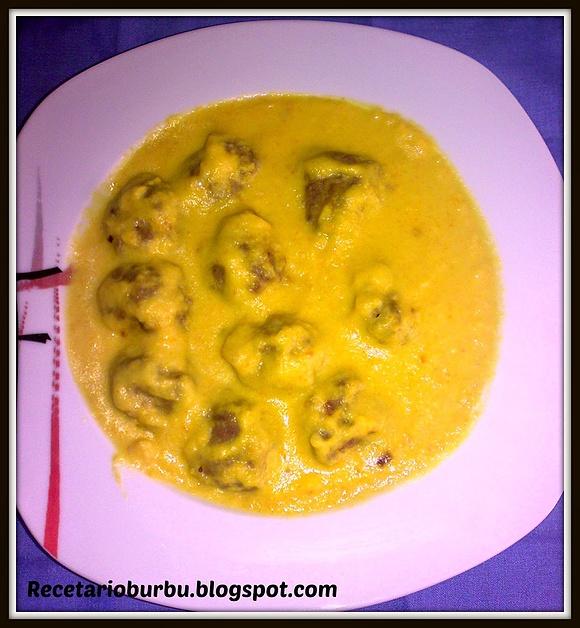 Albóndigas en salsa de queso